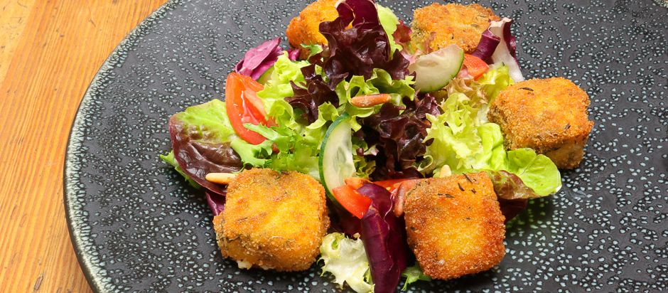Blattsalat mit gebackenem Schafskäse - Ceres Soft Pflanzenfett &amp; 100% ...